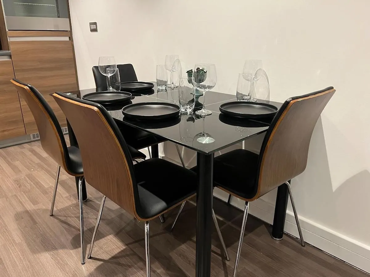 Charming & Cosy 2 Bed Apartment Londra