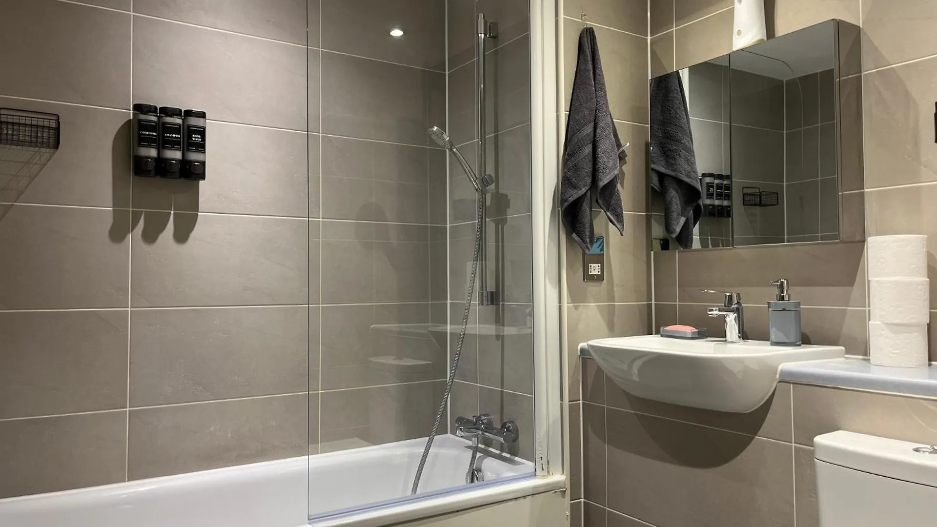 Charming & Cosy 2 Bed Apartment Londra