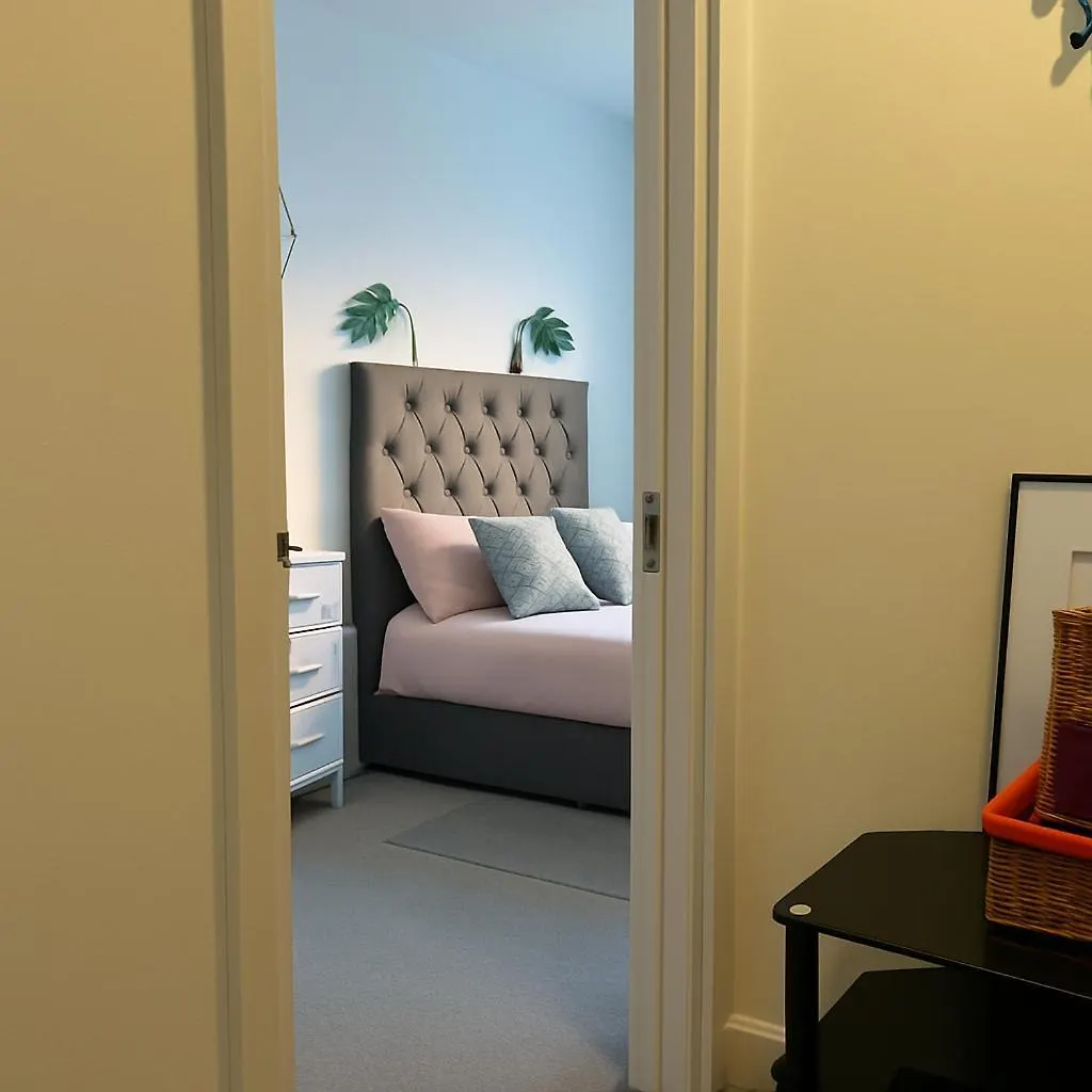 Charming & Cosy 2 Bed Apartment Londra 0*,  Birleşik Krallık